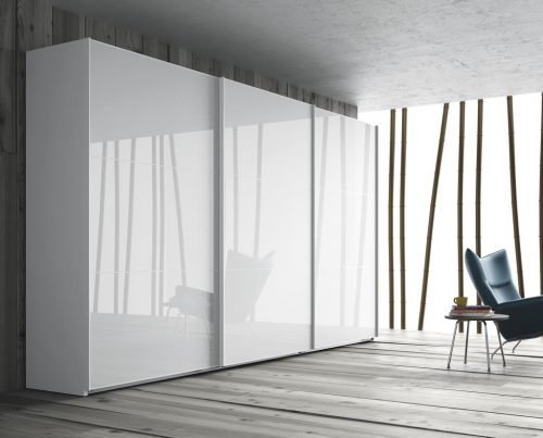 Wardrobe with three sliding doors in colour Blanco Brillo
