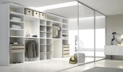 Open walk-in wardrobe in soft colours to increase the light in the room