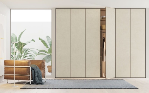 Wardrobe with doors framed with aluminium profile