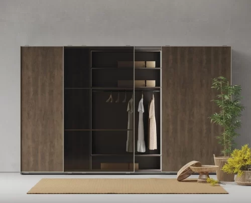 Wardrobe with three sliding doors with the central one in glass COBRE