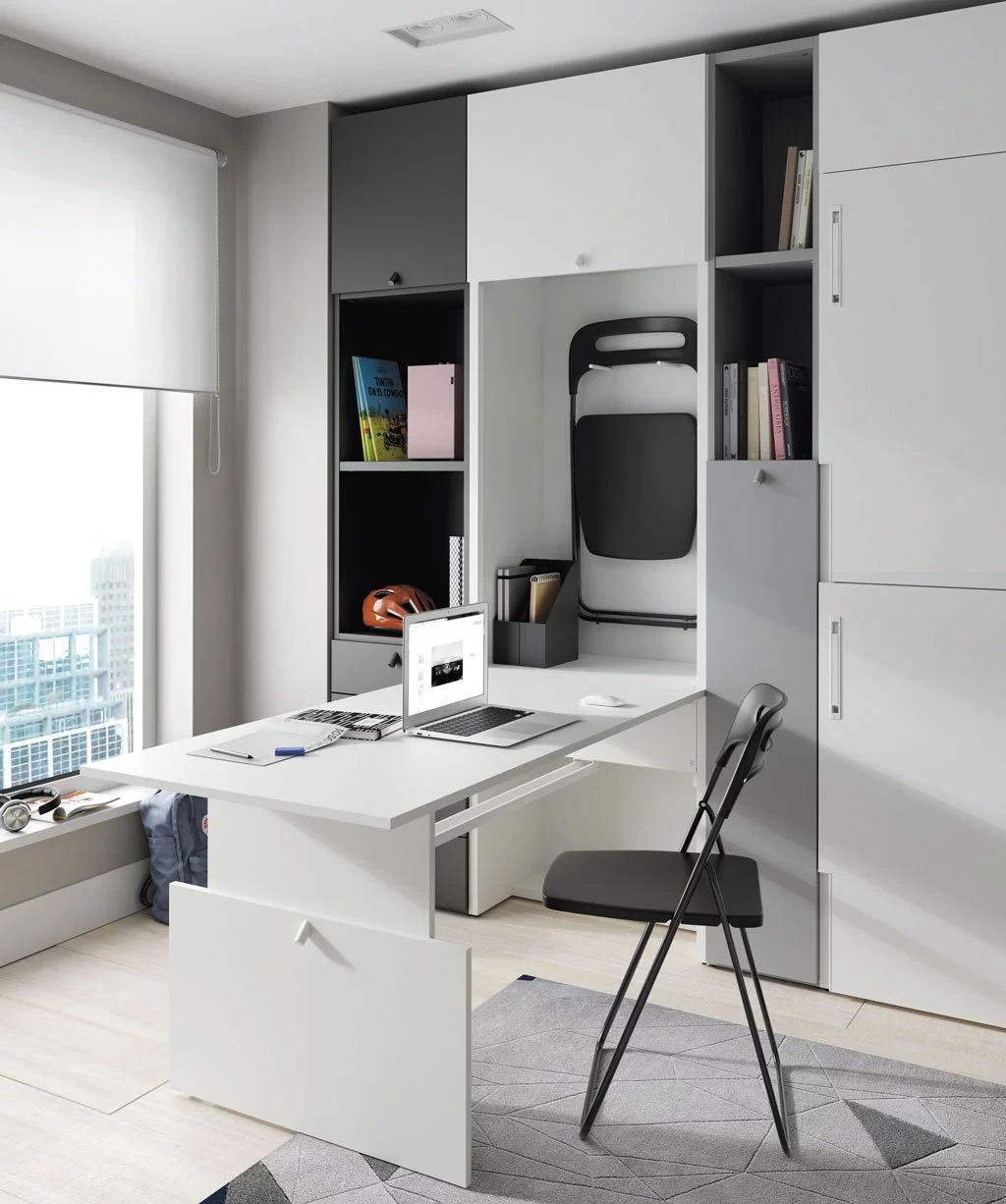 Mesa plegable abierta complementando la litera abatible Mesa plegable abierta complementando la litera abatible