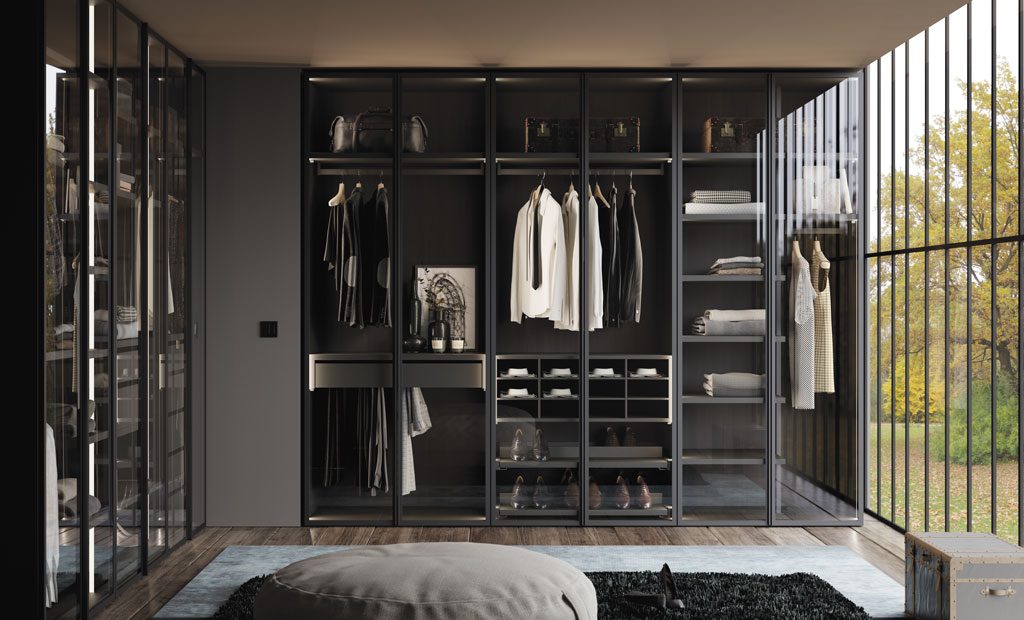 Walk-in wardrobe with glass doors with aluminum frame Walk-in wardrobe with glass doors with aluminum frame