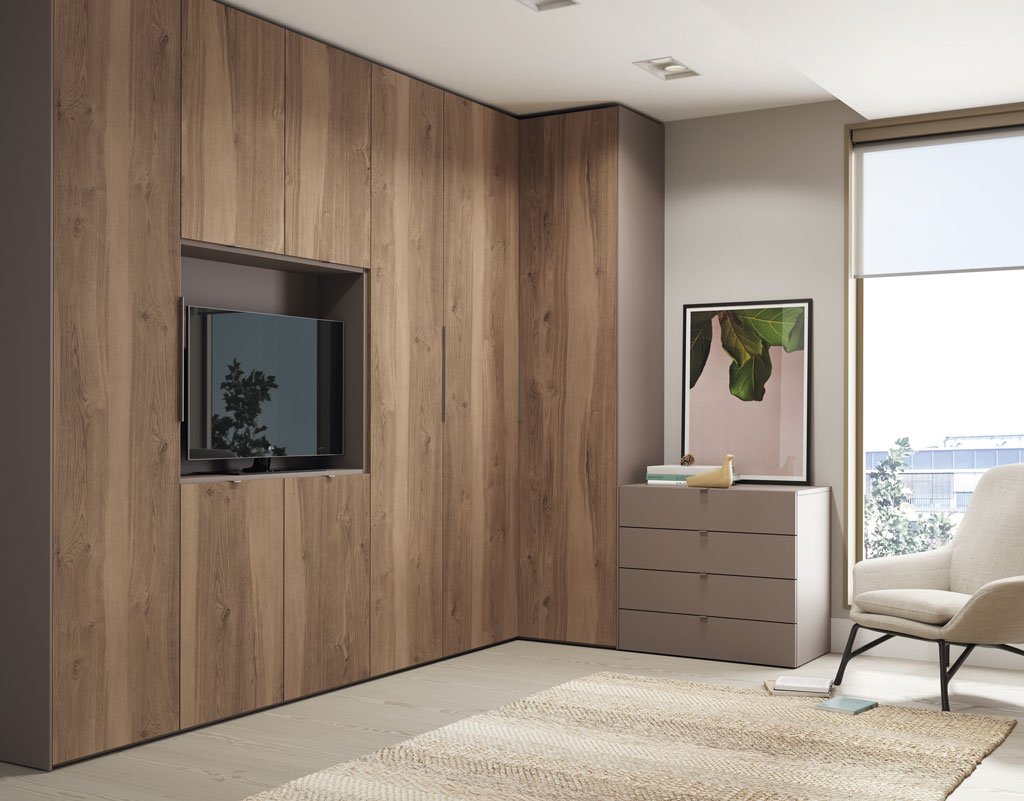 Wardrobe area with corner unit and TV space