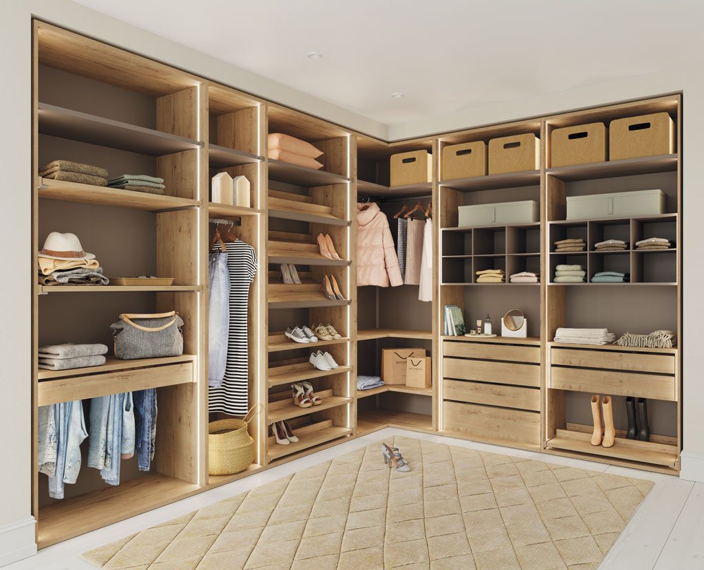 Detail of the distribution of the interior accessories of the walk-in closet Detail of the distribution of the interior accessories of the walk-in closet